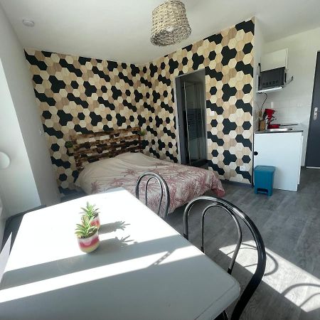 Studio Petit Plus Gaming ! Calais Bagian luar foto